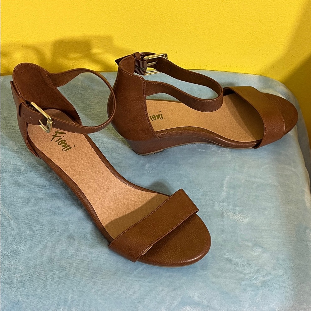 Fioni Low Wedge Ankle Strap Sandals (Cognac Brown) – New Without Tags, 8 Wide